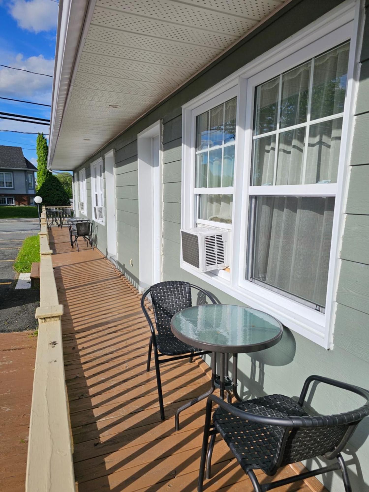 De L'outlet Motel Magog