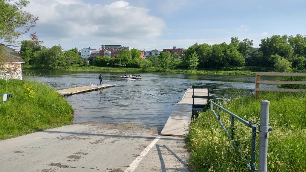 De L'outlet 2* Magog
