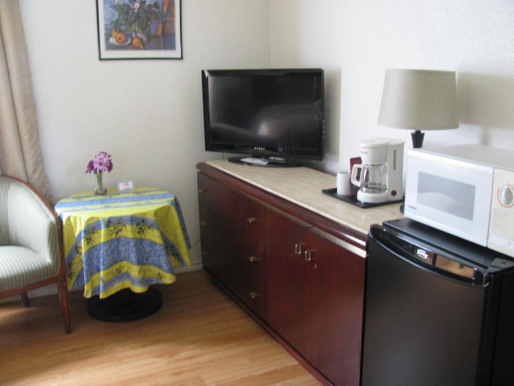De L'outlet Motel 2*