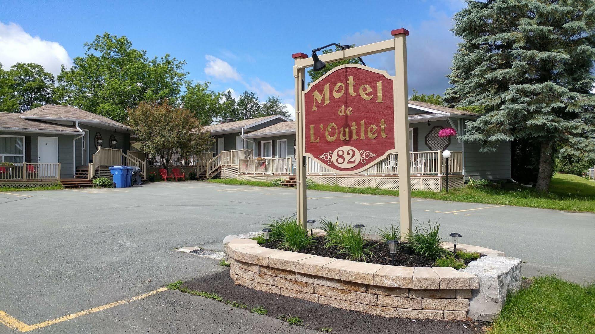 De L'outlet Motel 2*