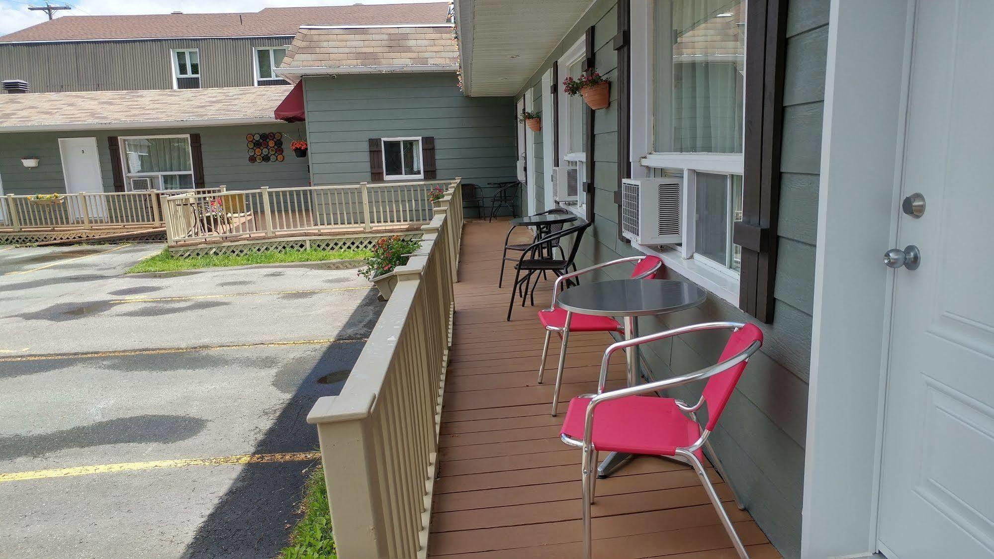 De L'outlet Motel